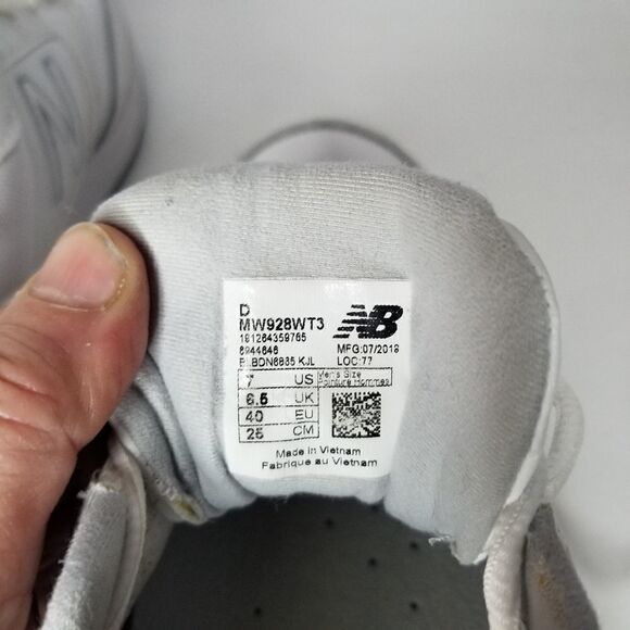 Athletic_Shoes